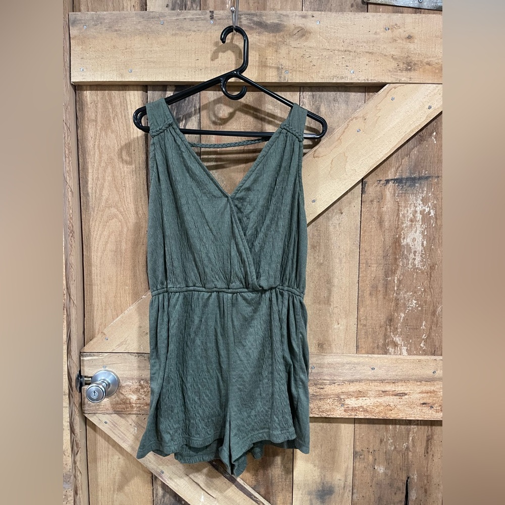 Unbranded women’s size large romper